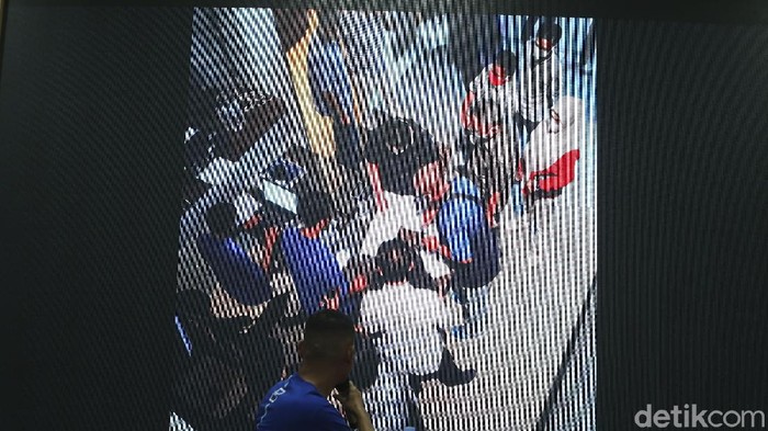 Peserta Kongres Luar Biasa Deli Serdang Thomas Gerald, buka-bukaan terkait adanya bagi-bagi uang dari Moeldoko. Pengakuan itu disampaikan Gerald di DPP Demokrat.