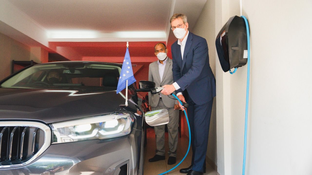 Dubes Uni Eropa Pakai Mobil Plug-in Hybrid