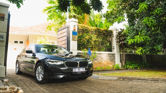 Dubes Uni Eropa Pakai Mobil Plug-in Hybrid