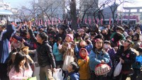 Festival ini selalu ramai dan seru, serta diadakan di area pemukiman. Jadi, tak heran bisa manusia bisa tumpah ke jalanan untuk merayakan festival ini. (dok Kanayama Shrine)