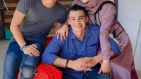 Namun setelah Rizky DA resmi menikahi Nadya Mustika, intensitas kebersamaan keduanya sudah tidak lagi sesering sebelumnya. Akhirnya menyusul sang kembaran, Ridho DA dikabarkan baru saja menikahi kekasihnya Syifa Aisyah Fauzia. Foto: Instagram/da2_ridho