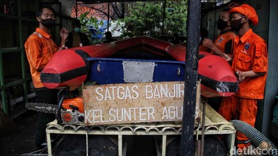 Perahu Karet dan Mesin Pompa Disiapkan dalam Simulasi Atasi Banjir Jakarta