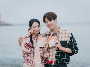 10 Drama Korea Terbaik 2021, Romantis Hingga Bikin Tegang