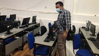 Direktur Reserse Kriminal Khusus (Dirreskrimsus) Polda Jateng Kombes Johanson Ronald Simamora mengatakan pengungkapan berdasarkan pada laporan warga yang mendapat ancaman ketika terjerat pinjol. Kemudian pada Kamis (14/10) lalu, tim Subdit 5 Ditkrimsus Polda Jateng menangkap salah satu orang di Yogyakarta. Pengembangan dilakukan kemudian diamankan empat orang lainnya.