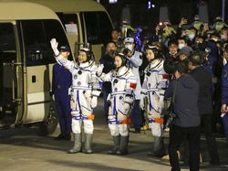 Tiba di Luar Angkasa, 3 Astronot China Siap Jalani Misi Terlama