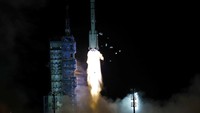 China kembali mengirim 3 astronotnya ke luar angkasa. Ketiga astronot itu diperkirakan akan menjalani misi selama 6 bulan di stasiun luar angkasa Tiangong.
