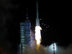 Tiba di Luar Angkasa, 3 Astronot China Siap Jalani Misi Terlama