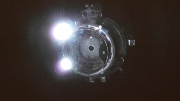 Intip Aktivitas 3 Astronot China Usai Tiba di Stasiun Luar Angkasa China kembali mengirim 3 astronotnya ke luar angkasa. Ketiga astronot itu diperkirakan akan menjalani misi selama 6 bulan di stasiun luar angkasa Tiangong.