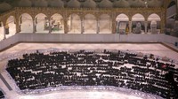 Meski Masjidil Haram telah diizinkan berkapasitas penuh, pengunjung dan pekerja tetap diwajibkan untuk menggunakan masker setiap saat di seluruh koridor masjid. Tak hanya di Masjidil Haram dan Masjid Nabawi, keputusan melonggarkan persyaratan jarak sosial dan kapasitas penuh juga akan berlaku di gerai komersial, tetapi orang-orang masih perlu mengenakan masker di dalam ruangan. 