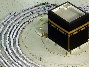 Banyak Jemaah Umrah Positif Covid-19, Penanganan di Bandara Dikeluhkan