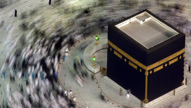 Arab Saudi melonggarkan sejumlah pembatasan COVID-19 di Masjidil Haram-Masjid Nabawi. Dua masjid itu kini boleh berkapasitas penuh bagi warga yang sudah vaksin.
