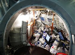 Saat Orang Terkaya-Warga Biasa Terbang ke Luar Angkasa di 2021