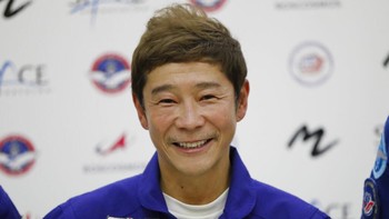 Yusaku Maezawa yang dikenal sebagai salah satu miliarder dari Jepang melakukan persiapan jelang perjalanan ke luar angkasa yang akan dilakukannya.