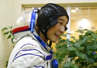 Miliarder Jepang Yusaku Maezawa bakal pergi ke antariksa pada Desember mendatang. Ia lebih dulu berlatih untuk beradaptasi dengan kondisi di luar angkasa.