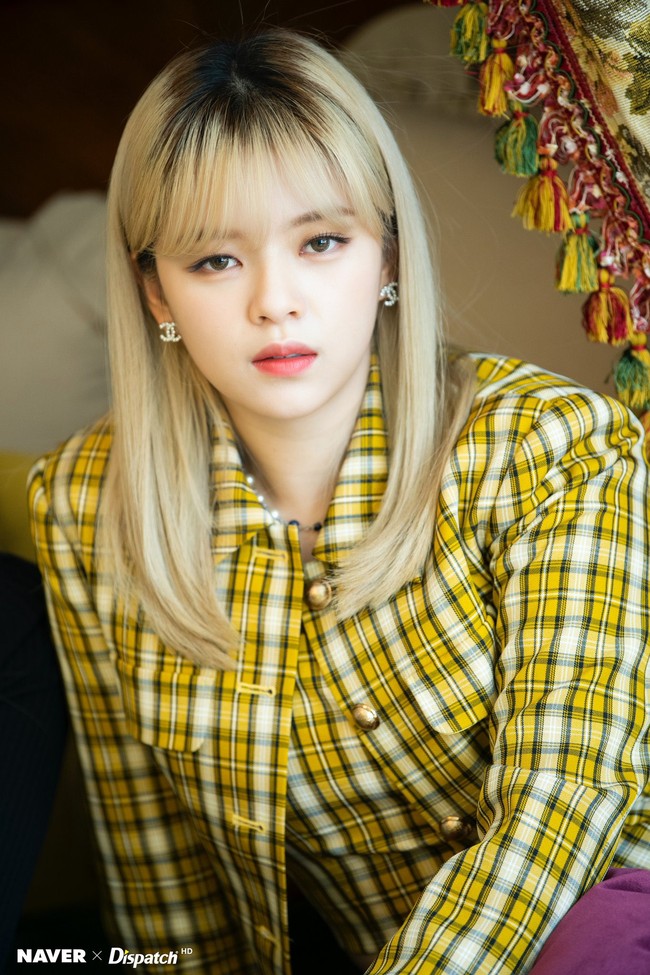 Penampilan Jeongyeon TWICE baru-baru ini menjadi perbincangan di forum online. Vokalis TWICE itu terlihat lebih berisi karena sempat hiatus di era ‘Eyes Wide Open’ setelah didiagnosa dengan anxiety disorder. Foto: dok Naver x Dispatch
