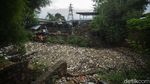 Jorok! Begini Penampakan Kali Jambe yang Penuh Sampah