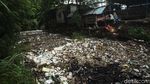 Jorok! Begini Penampakan Kali Jambe yang Penuh Sampah