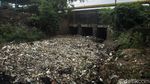 Jorok! Begini Penampakan Kali Jambe yang Penuh Sampah