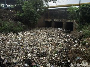 detikcom Do Your Magic: Pembersihan Sampah Kali Jambe Ditarget Kelar Desember
