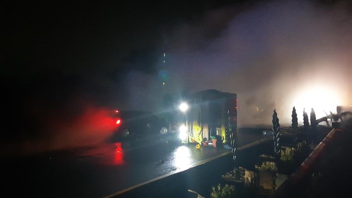 Kecelakaan beruntun di KM 74 Tol Tangerang-Merak