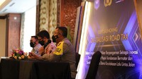 Nantinya, pemilik kendaraan bermotor yang telah membayar pajak akan mendapatkan stiker road tax ditempel pada kendaraan. Program ini bertujuan untuk mendukung gerakan tertib bayar pajak yang digaungkan pemerintah.