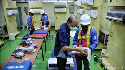 Melihat Uji Sertifikasi untuk Teknisi AC
