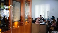 Bagian banking hall Bank BRI Purwodadi ini berarsitektur khas bangunan zaman penjajahan Belanda.