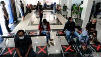 Bank BRI Purwodadi ini juga beroperasi dengan protokol kesehatan seperti nasabah wajib menjaga jarak serta menggunakan masker.