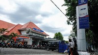 Kantor Bank BRI cabang Purwodadi ini berlokasi di pusat ibu kota Kabupaten Grobogan, Provinsi Jawa Tengah, di Jalan KS Tubun.