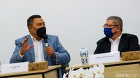 Founder lembaga survei KedaiKOPI Hendri Satrio juga turut menyampaikan pandangannya dalam seminar ini.