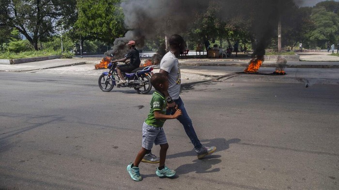 Kasus penculikan masih terus terjadi di Haiti. Belum lama ini dilaporkan sejumlah misionaris Amerika Serikat dan anak-anak diculik anggota geng di Haiti.