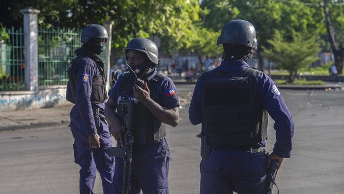 Kasus penculikan masih terus terjadi di Haiti. Belum lama ini dilaporkan sejumlah misionaris Amerika Serikat dan anak-anak diculik anggota geng di Haiti.