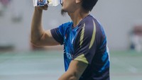 Keberhasilan Mohammad Ahsan mendapatkan piala Thomas 2021, membuat masyarakat Indonesia bangga. Berbagai pujian pun memenuhi kolom komentar di Instagramnya. Foto: Instagram @king.chayra