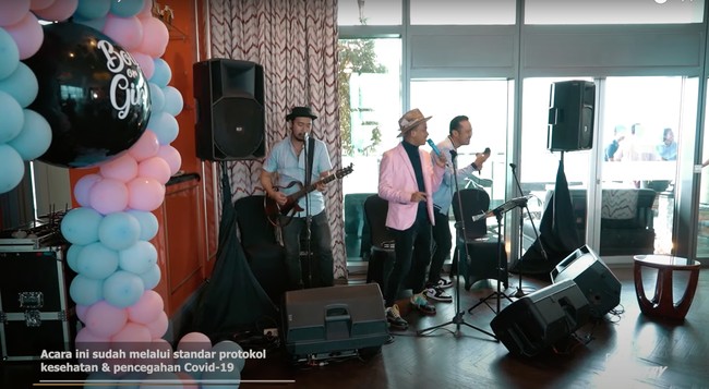 Sebelumnya, Nikita Willy sendiri sudah mengumumkan kehamilannya melalui media sosial Instagram dan juga YouTube miliknya. Saat mengumumkan kehamilannya itu usia kandungan Nikita sudah menginjak 14 minggu. Foto: YouTube/Nikita Willy Official