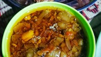 Warung Oseng Mercon Mas Toni di Yogyakarta tersedia oseng mercon tetelan, udang hingga cumi. Harga yang ditawarkan sekitar Rp 10.000-an. Selain itu ada juga nasi rica-rica di sini. Foto: Instagram @widyaup_kuliner