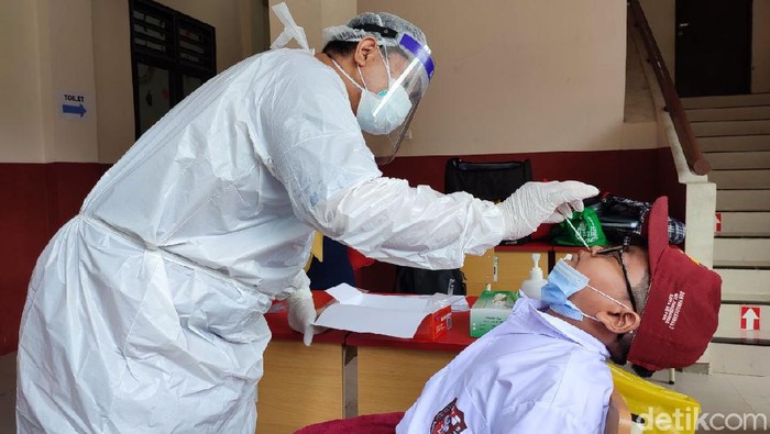 Pemkot Depok Gelar Swab Antigen Acak ke Siswa.