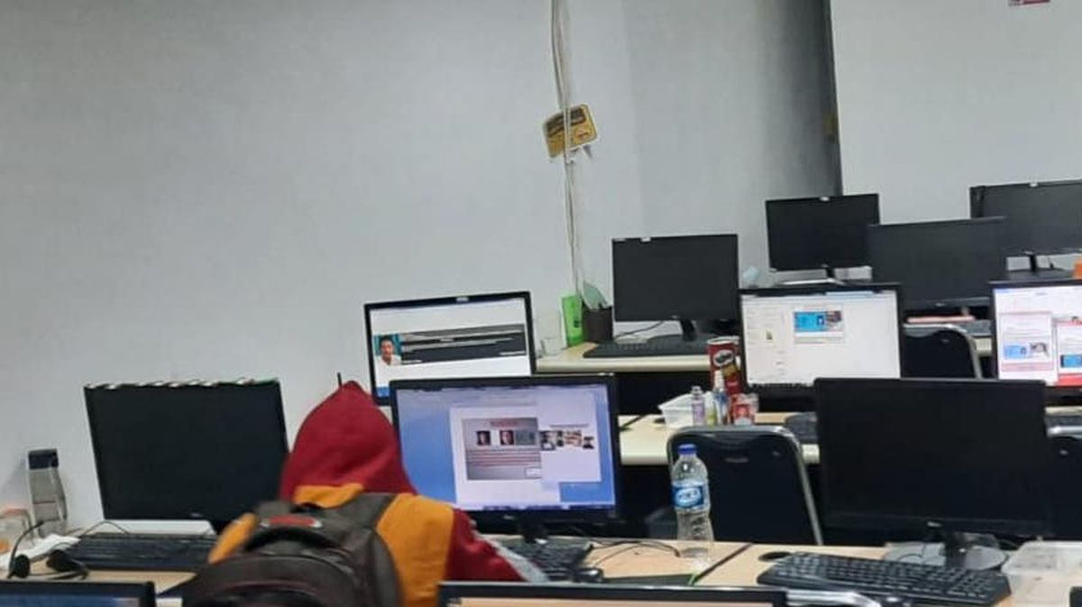 Pinjol Di Jakut Koleksi Foto Porno Di Komputer Dipakai Buat Tagih Utang<script async src=