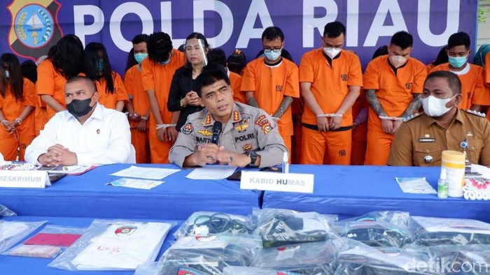 Polisi bongkar praktik judi online di Pekanbaru (Raja Adil Siregar/detikcom)