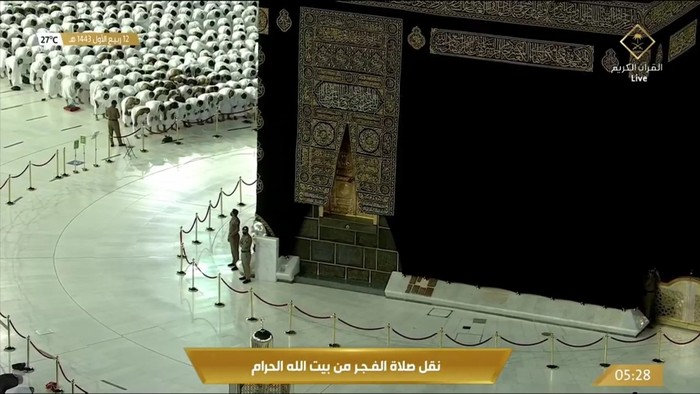 Potret Salat Subuh di Masjidil Haram yang tanpa jaga jarak