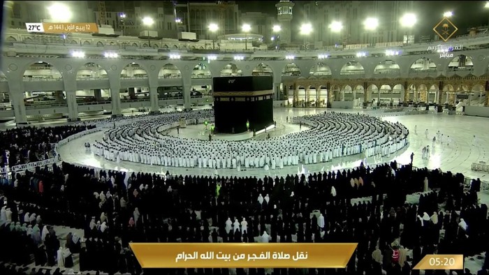 Potret Salat Subuh di Masjidil Haram yang tanpa jaga jarak