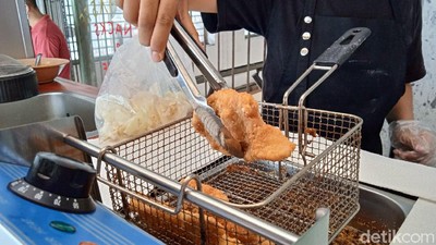 Di M Bloc Space ada Nasi Daun Jeruk dan Ayam Saus Kari yang Nikmat!