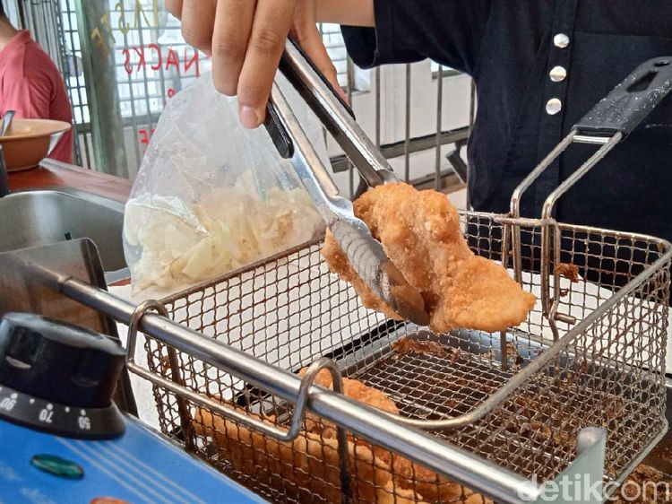 Di M Bloc Space ada Nasi Daun Jeruk dan Ayam Saus Kari yang Nikmat!