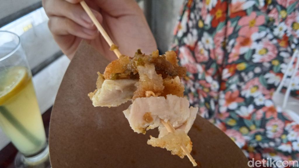Jakarta Taste: Nasi Daun Jeruk dan Ayam Saus Kari Nikmat di M Bloc Space
