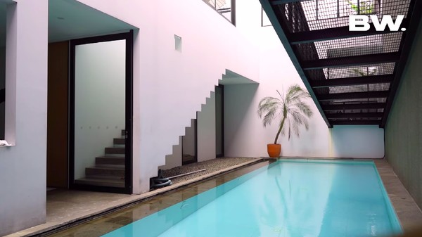 Potret Rumah Mewah Sammy Simorangkir, Serasa di Beverly Hills dan Santorini