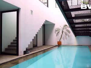 Potret Rumah Mewah Sammy Simorangkir, Serasa di Beverly Hills dan Santorini