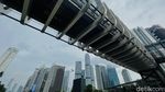 Saat Awan Mendung Menyelimuti Langit Jakarta