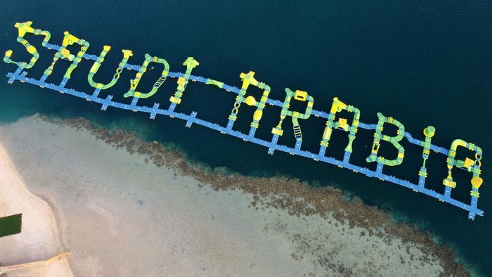 SAUDI-LIFESTYLE-BEACH Beachgoers play at floating blow-up water park, at Pure Beach in King Abdullah Economic City -- about 125 kilometres south of Jeddah's city centre, on the Red Sea, on September 17, 2021. - While tourists have long been able to mingle freely at such parties in and around Jeddah, known as the kingdom's most open-minded city, Saudis were confined to single-sex beaches. But now, four years into a reform drive aimed at improving the country's image and creating new opportunities for its oil-reliant economy, they are enjoying more freedoms. (Photo by Fayez NURELDINE / AFP)