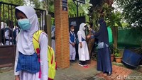 PTM dilakukan dengan menerapkan protokol kesehatan yang ketat.