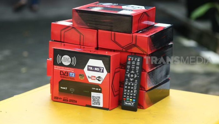 Set Top Box, perangkat bantuan TV analog untuk menangkap siaran TV digital.