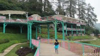 Tempat wisata ini masih terbilang baru, karena beberapa fasilitas masih perlu untuk dilengkapi. Meski begitu, masih ada banyak kok wahana menarik yang mampu memanjakan traveler.